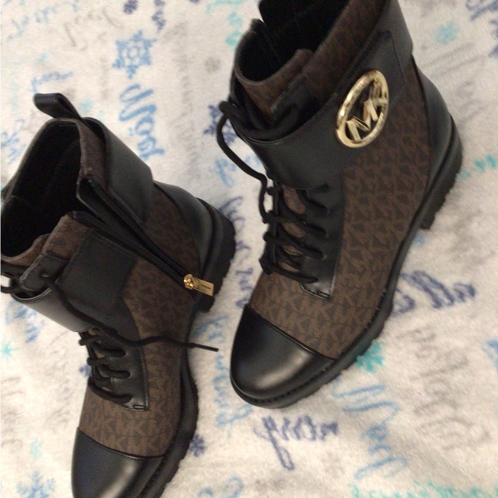 Boots - Picture 3 of 8